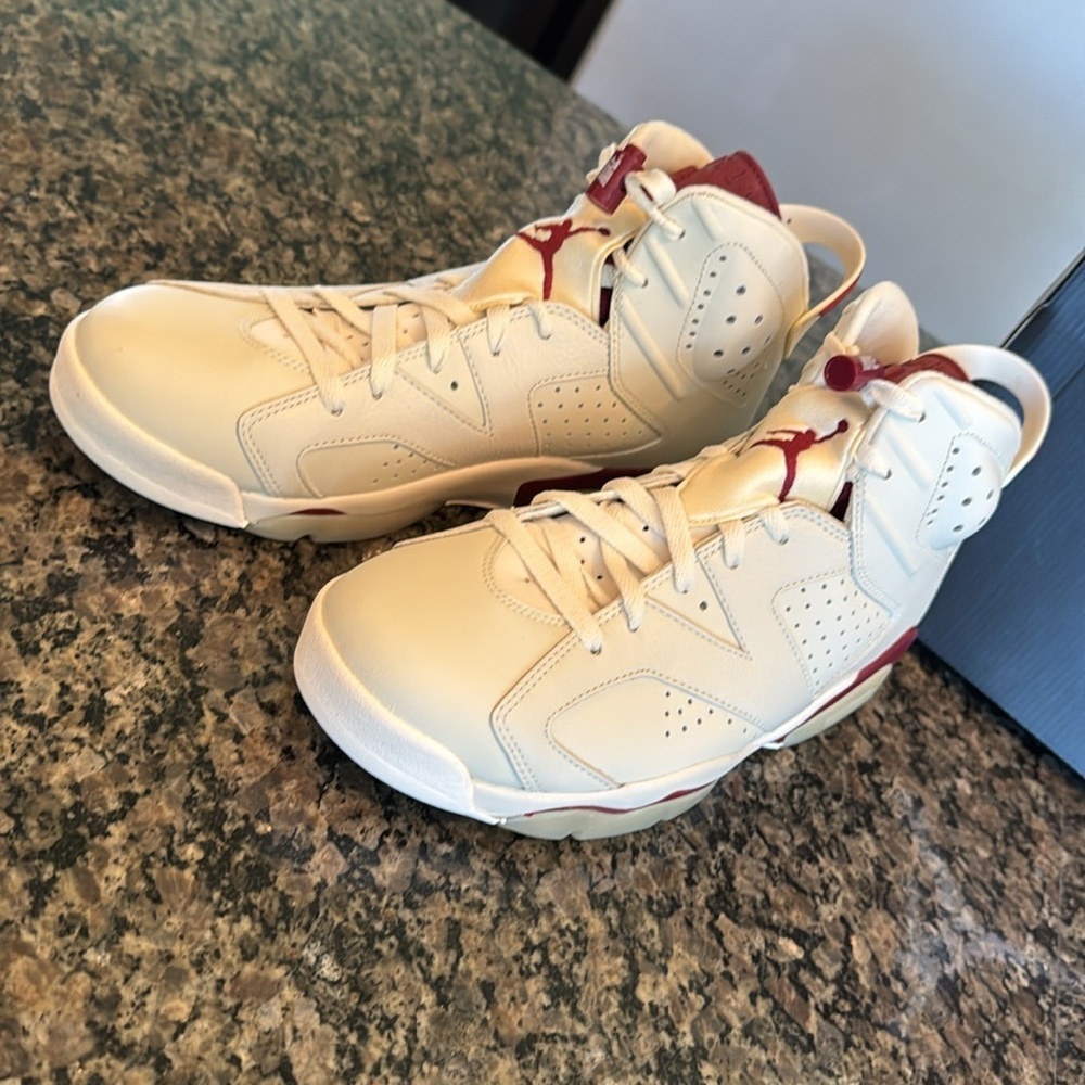 Air Jordan 6 Retro 2015 White and Maroon Sneakers 10.5 like new - Picture 5 of 16